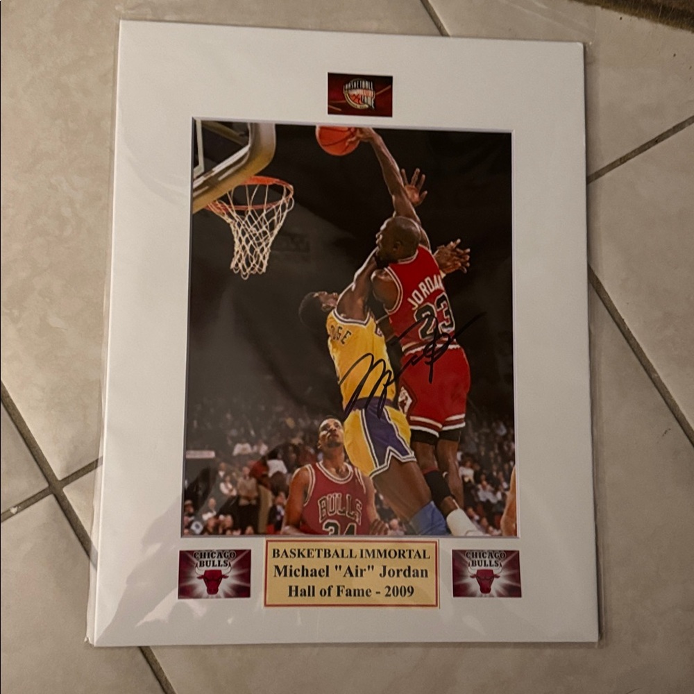 Michael Jordan autograph photo